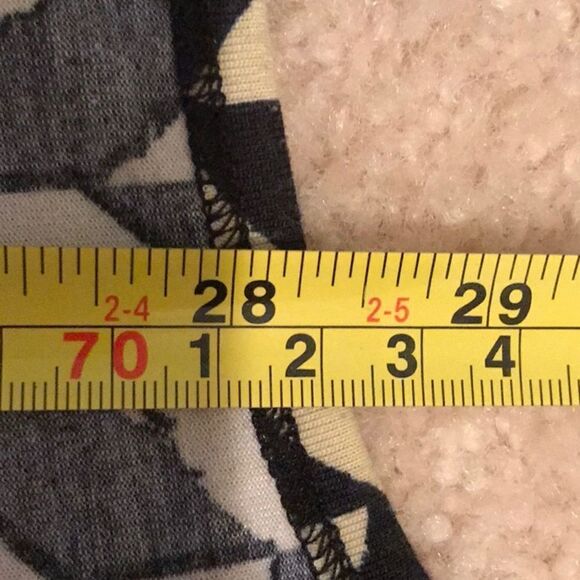 WOMEN’S LULAROE SIZE MEDIUM TOP! - Picture 8 of 11